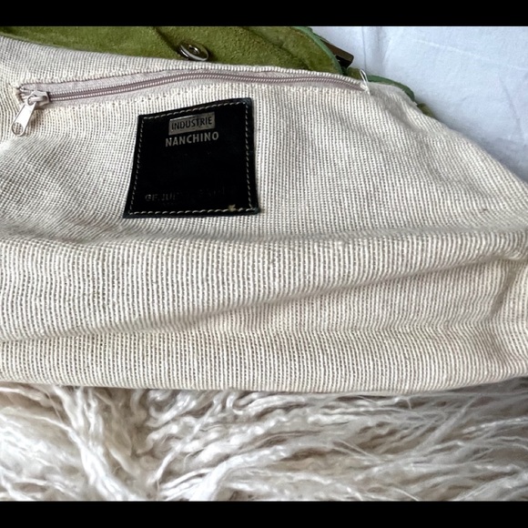 🛍Host Pick!🛍 Suede Rosette Handbag - Picture 4 of 10